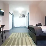 Modern Urban Escape In Moseley