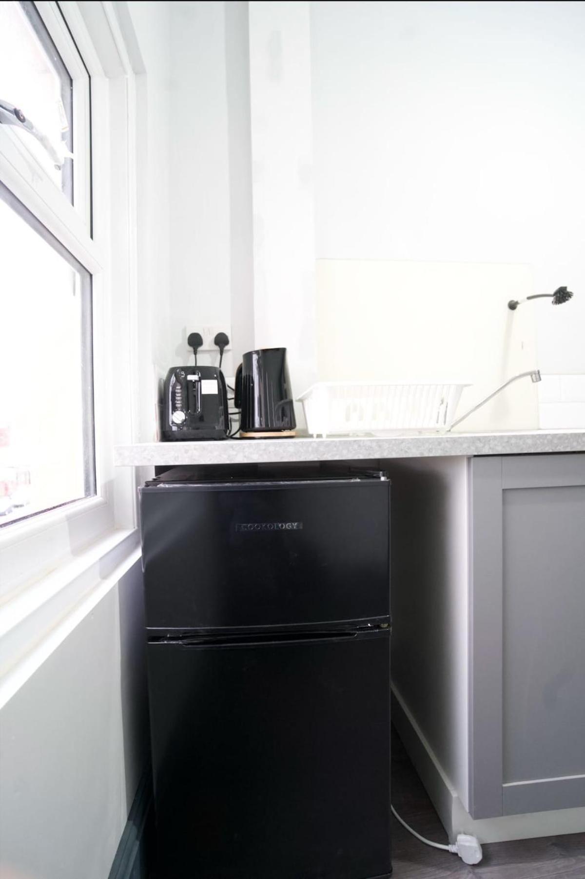 Modern Urban Escape In Moseley Apartment *